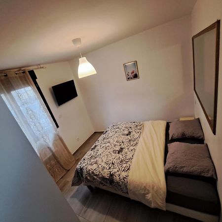 Charmante Maison Avec Piscine Bessan 외부 사진